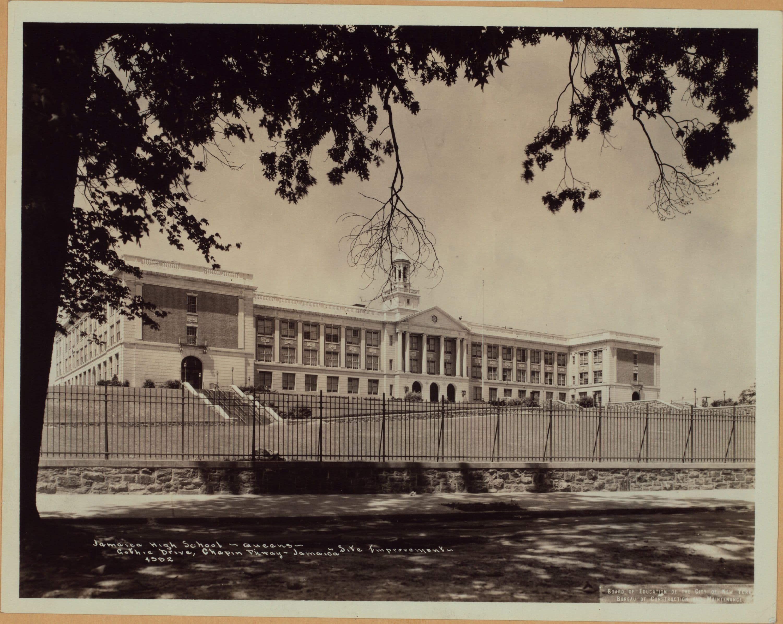 Queens: Gothic Drive - 168th Street