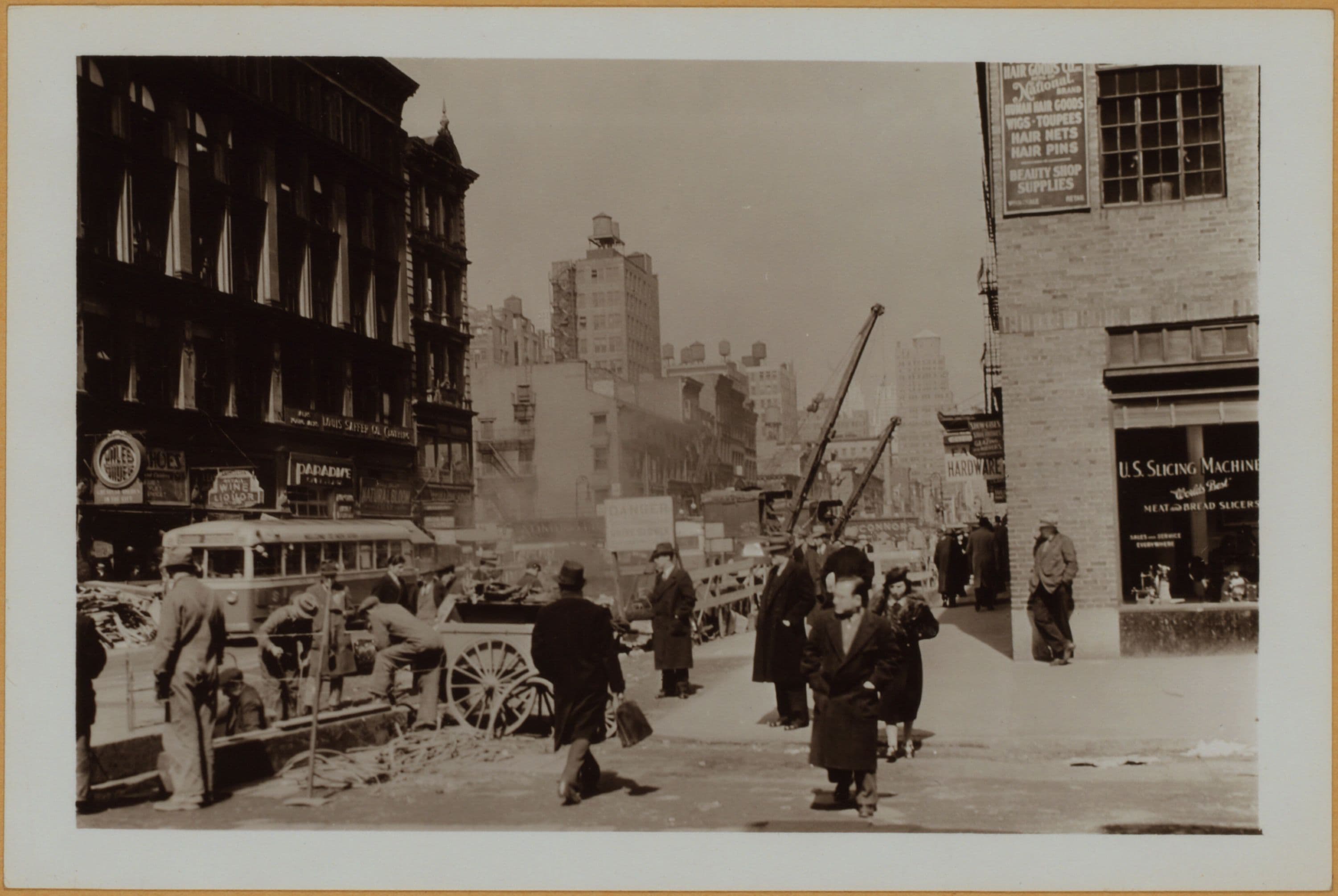 Manhattan: 6th Avenue - 21st Street (West)
