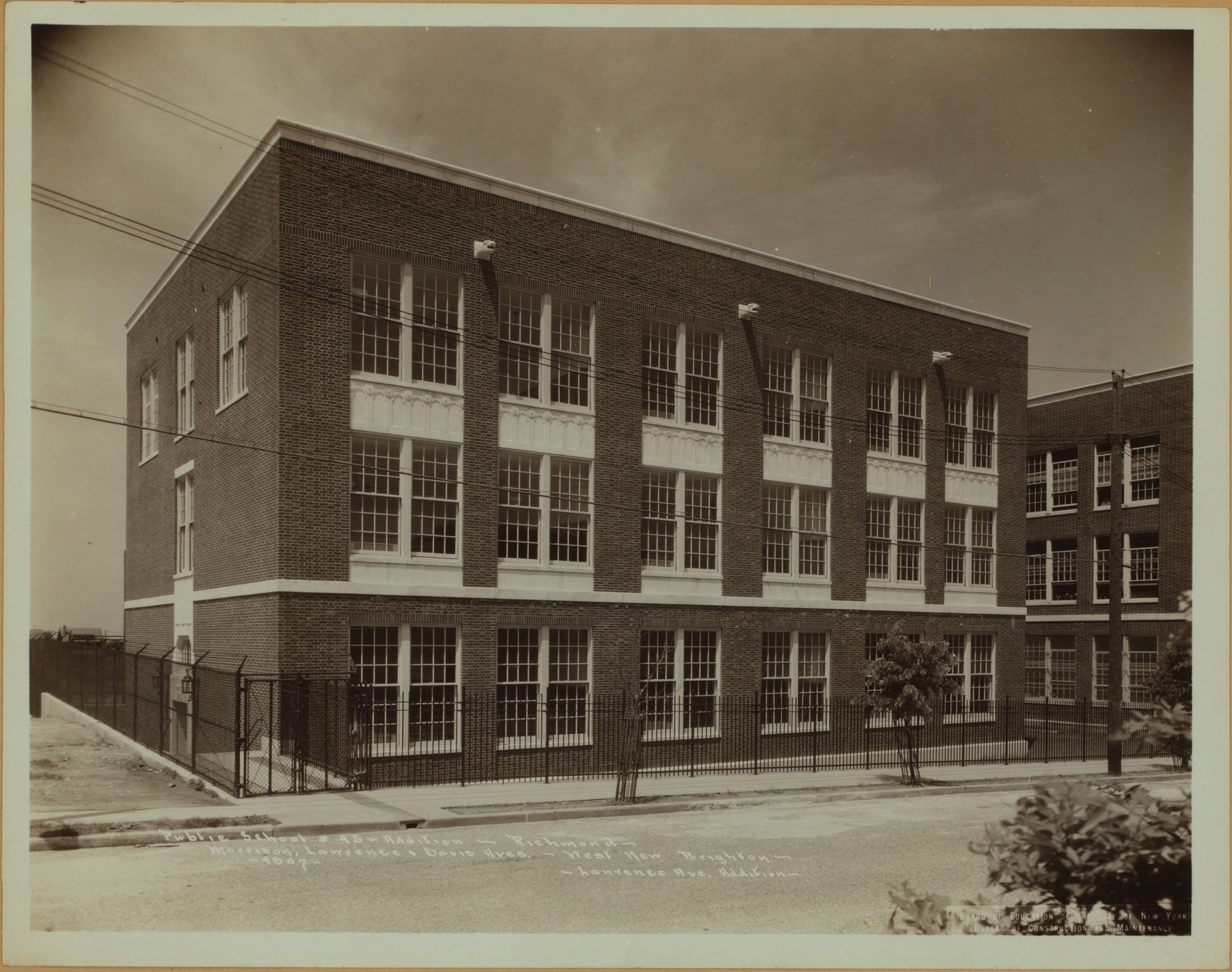 Richmond: Lawrence Avenue - Morrison Avenue