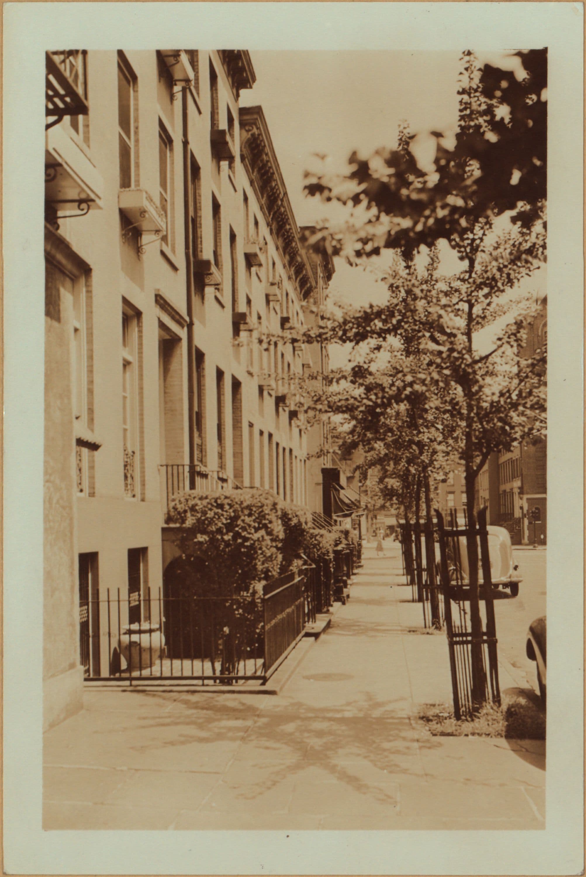 Manhattan: Perry Street - Waverly Place, 1937