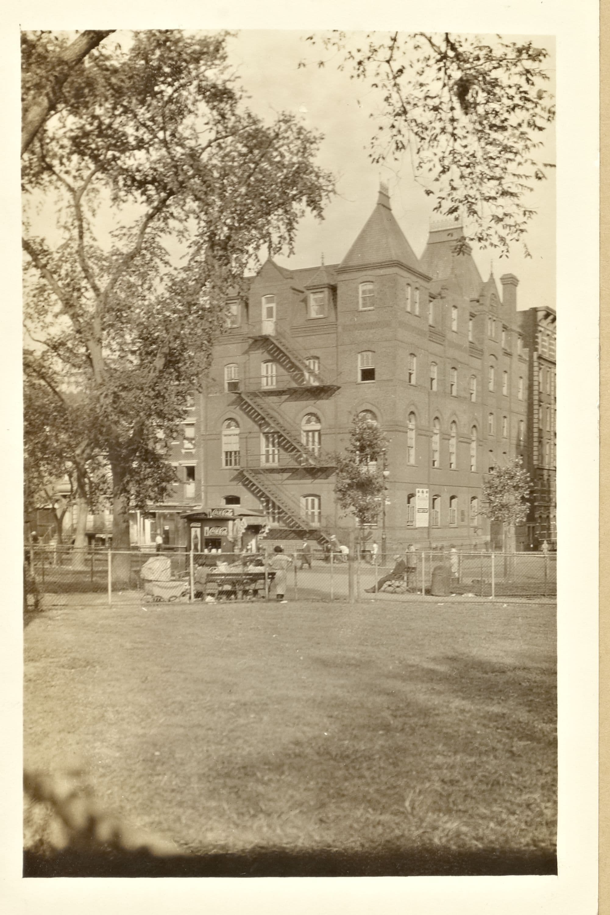 Manhattan: Avenue B - 8th Street (East), 1928