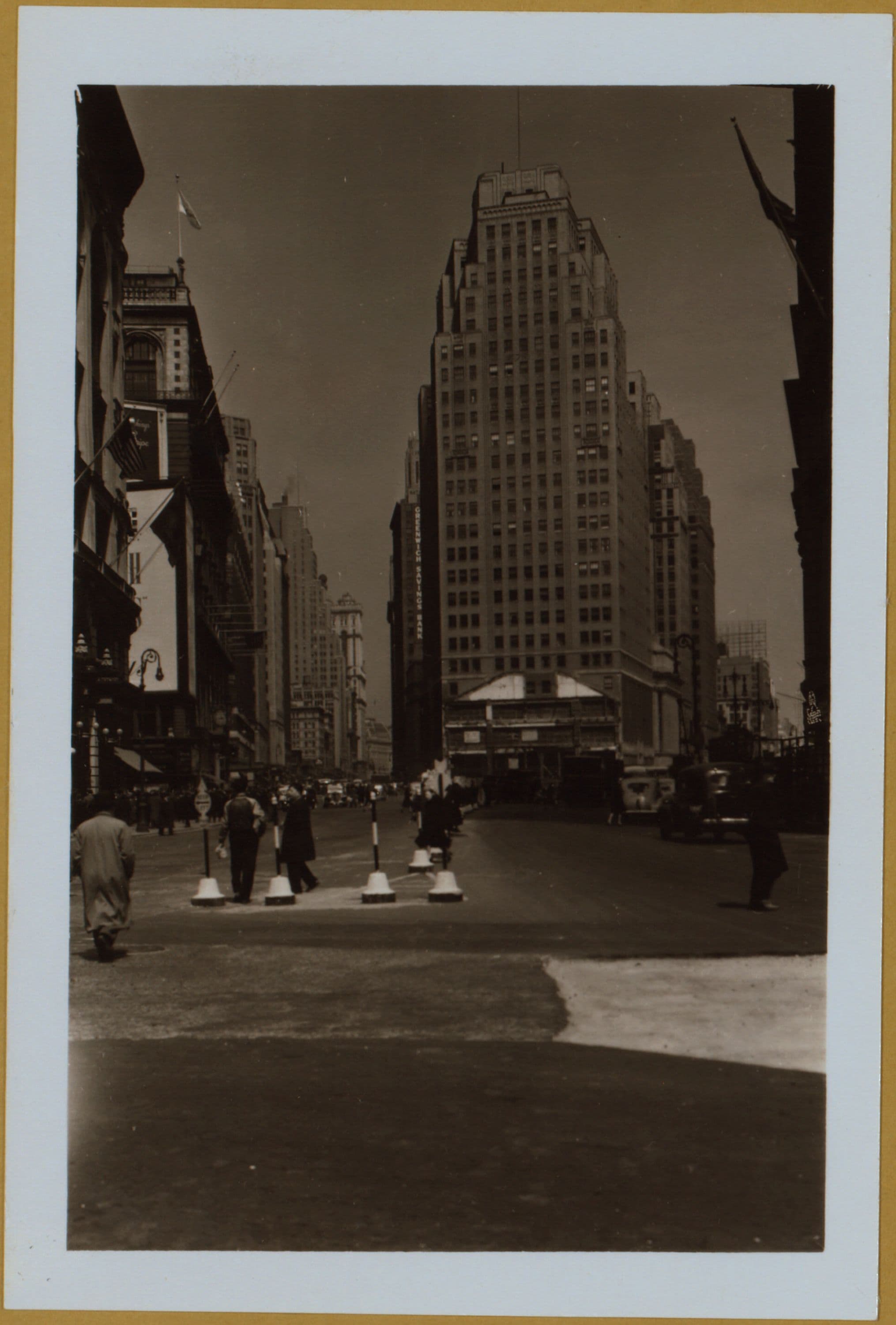 Manhattan: Herald Square - 33rd Street.