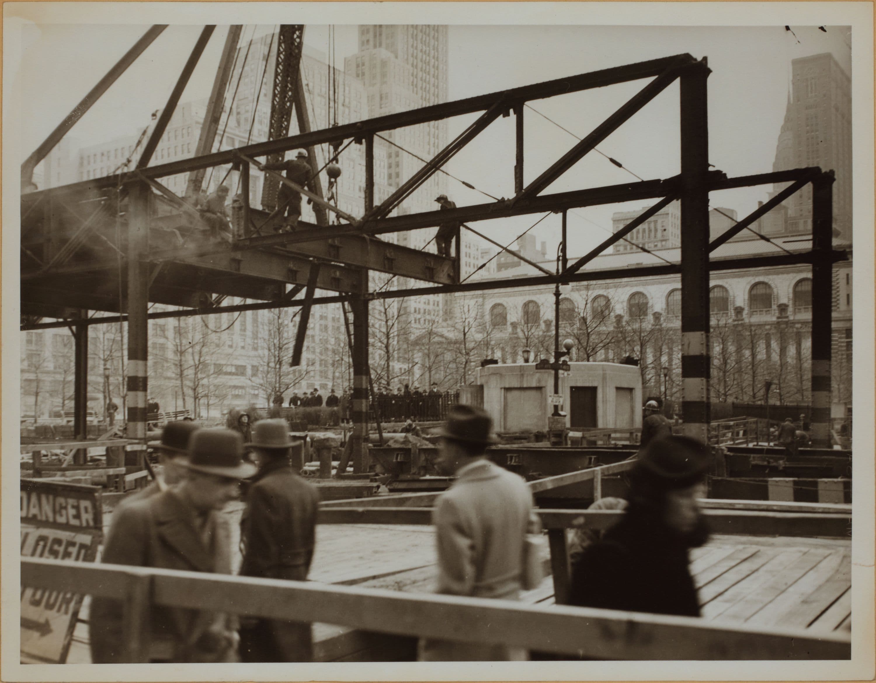Manhattan: 6th Avenue - 40th Street (West), 1939