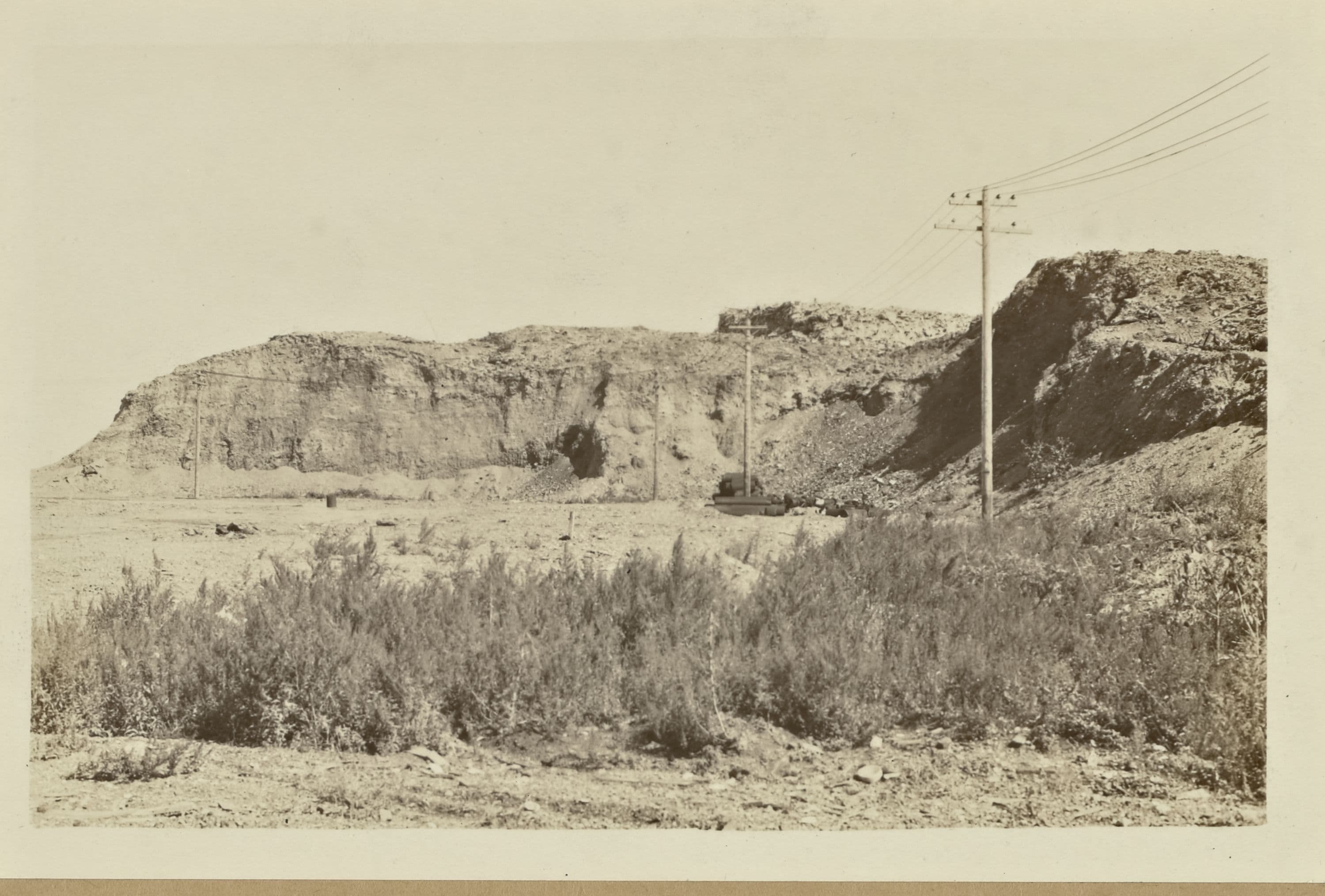 Islands - Rikers Island (North shore) - Refuse heaps.