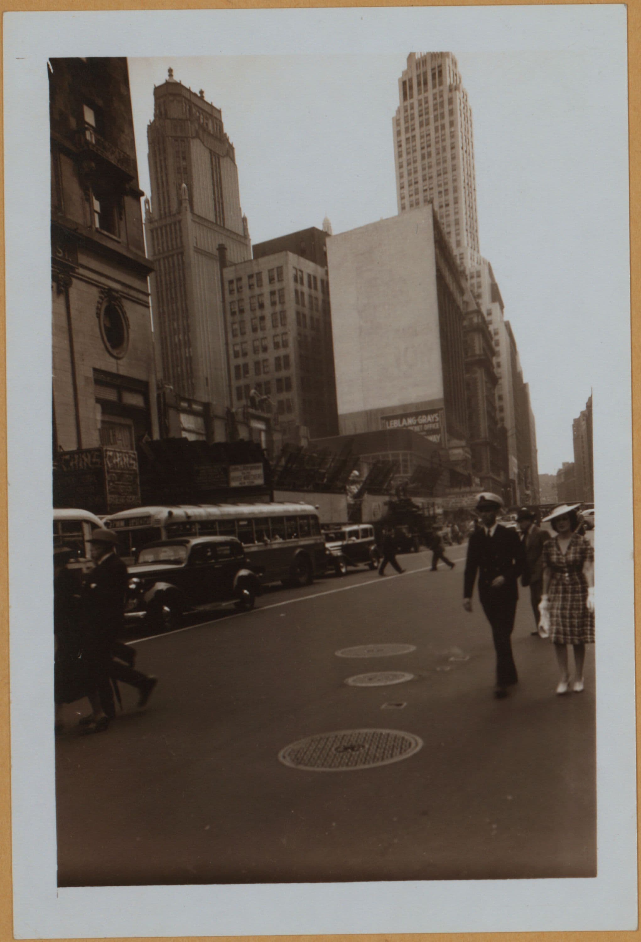 Manhattan: Broadway - 43rd Street (West)