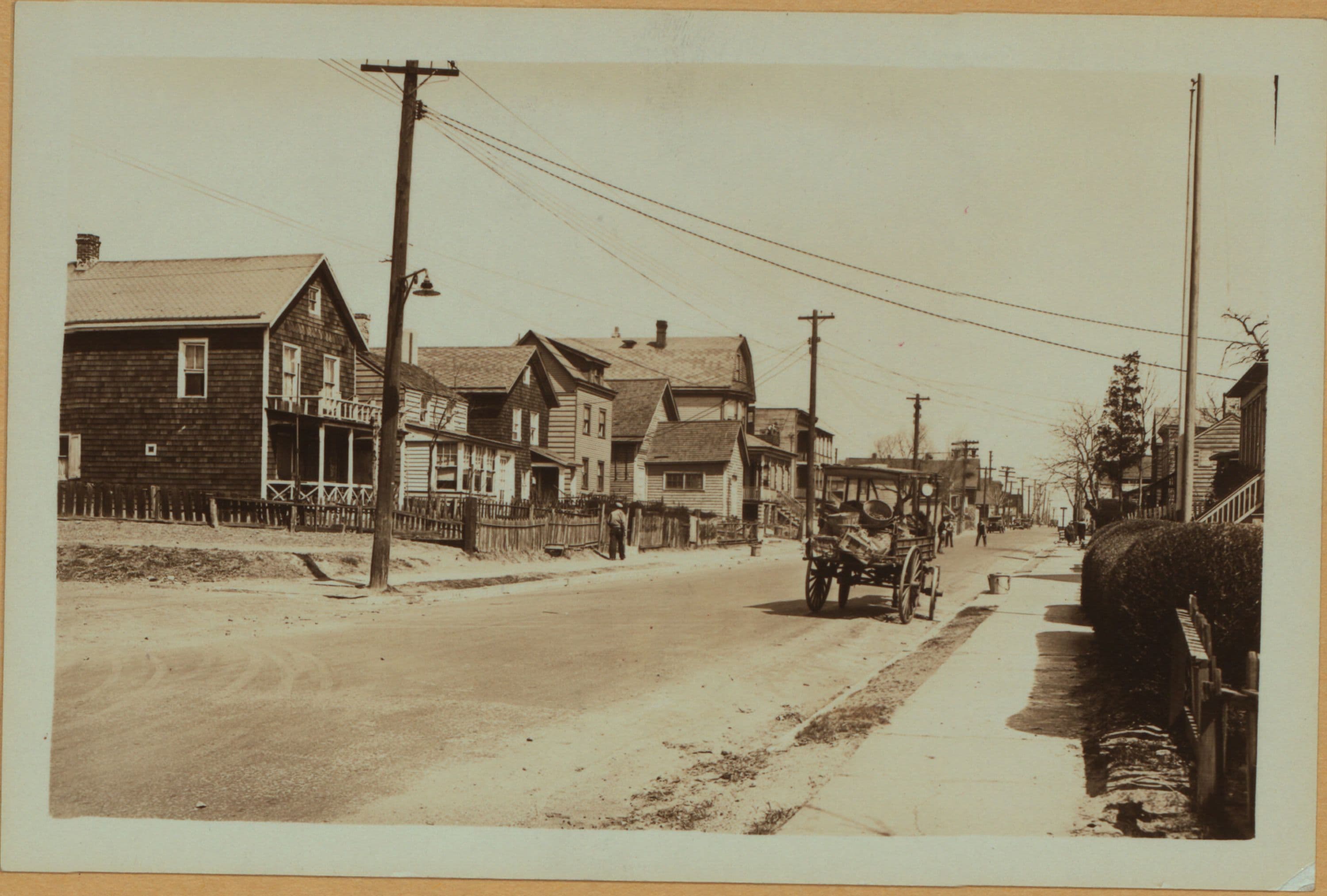 Richmond: Van Pelt Avenue - De Ruyter Place