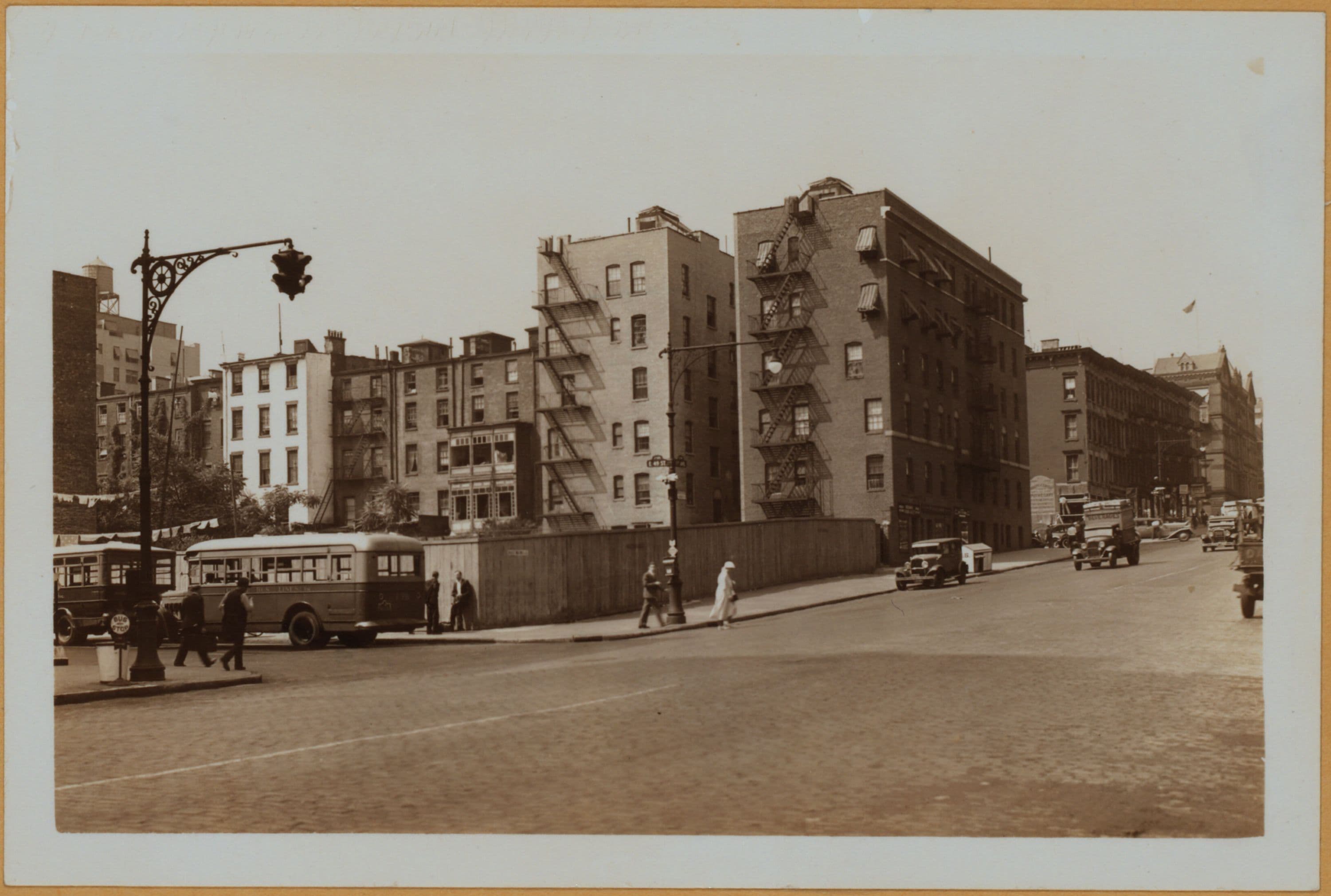 Manhattan: 1st Ave. - 49th St. E.